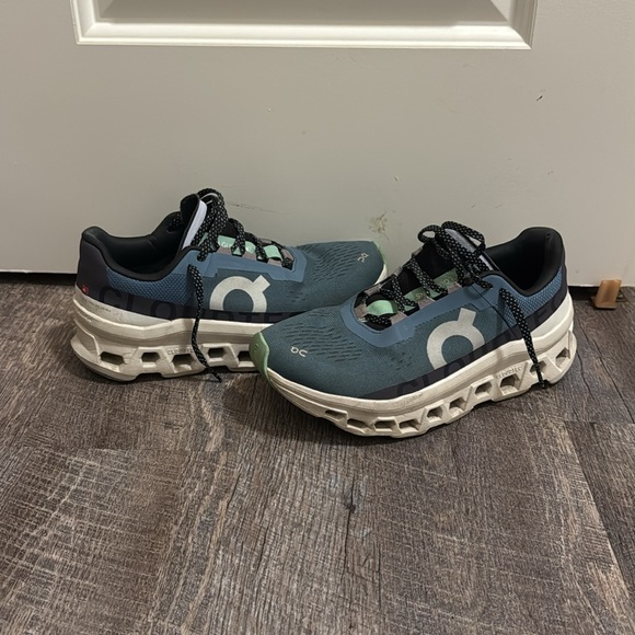 On Cloud Monsters - Picture 5 of 7